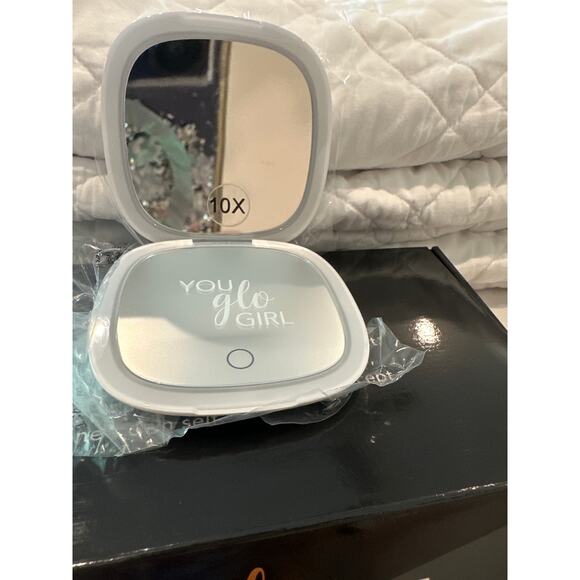 Glo Tech LED Compact Mirror, White - Picture 6 of 8
